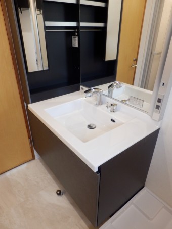 こだわりのコの字型キッチン＆スタイリッシュな水廻り設備にリフォーム